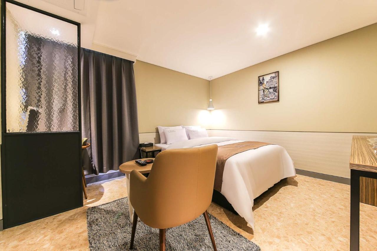 Docking Hotel Kimpho Kültér fotó