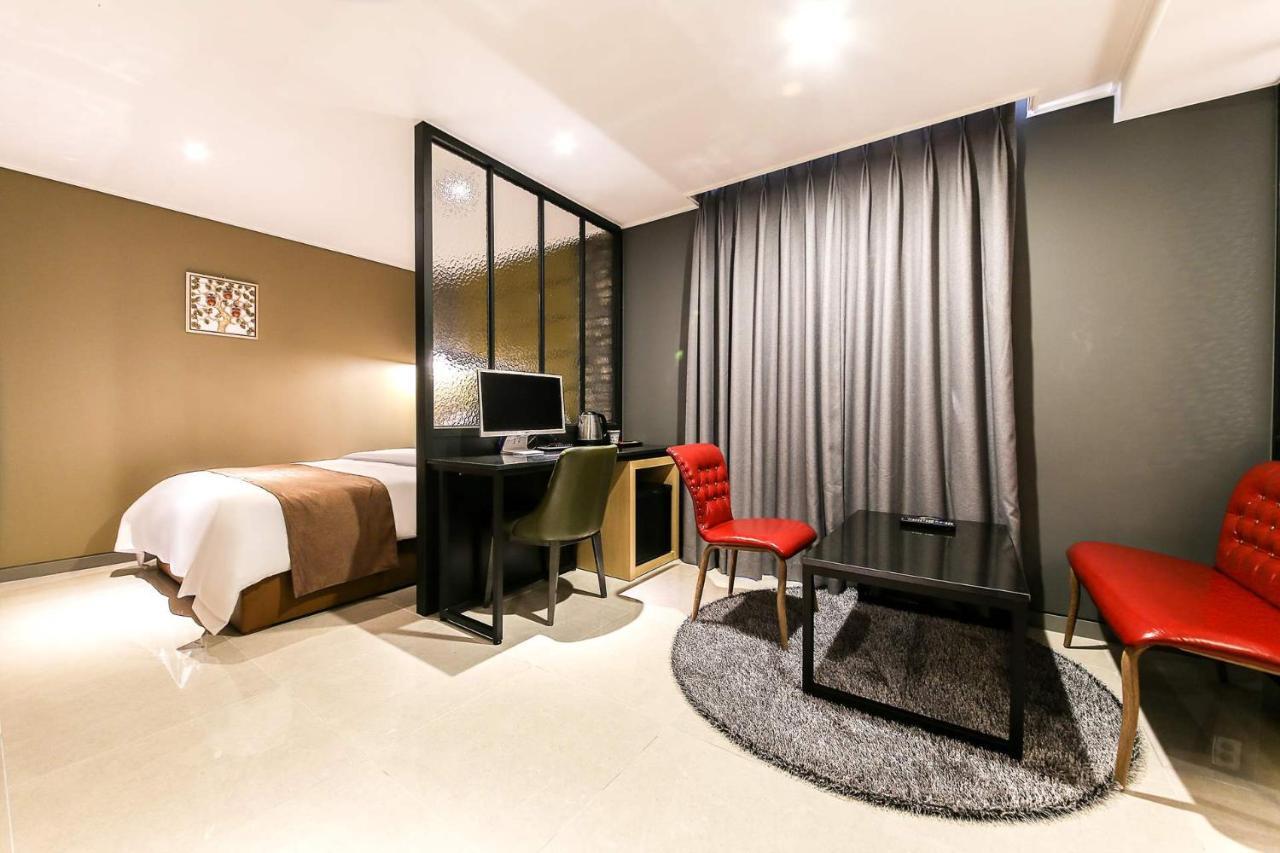 Docking Hotel Kimpho Kültér fotó