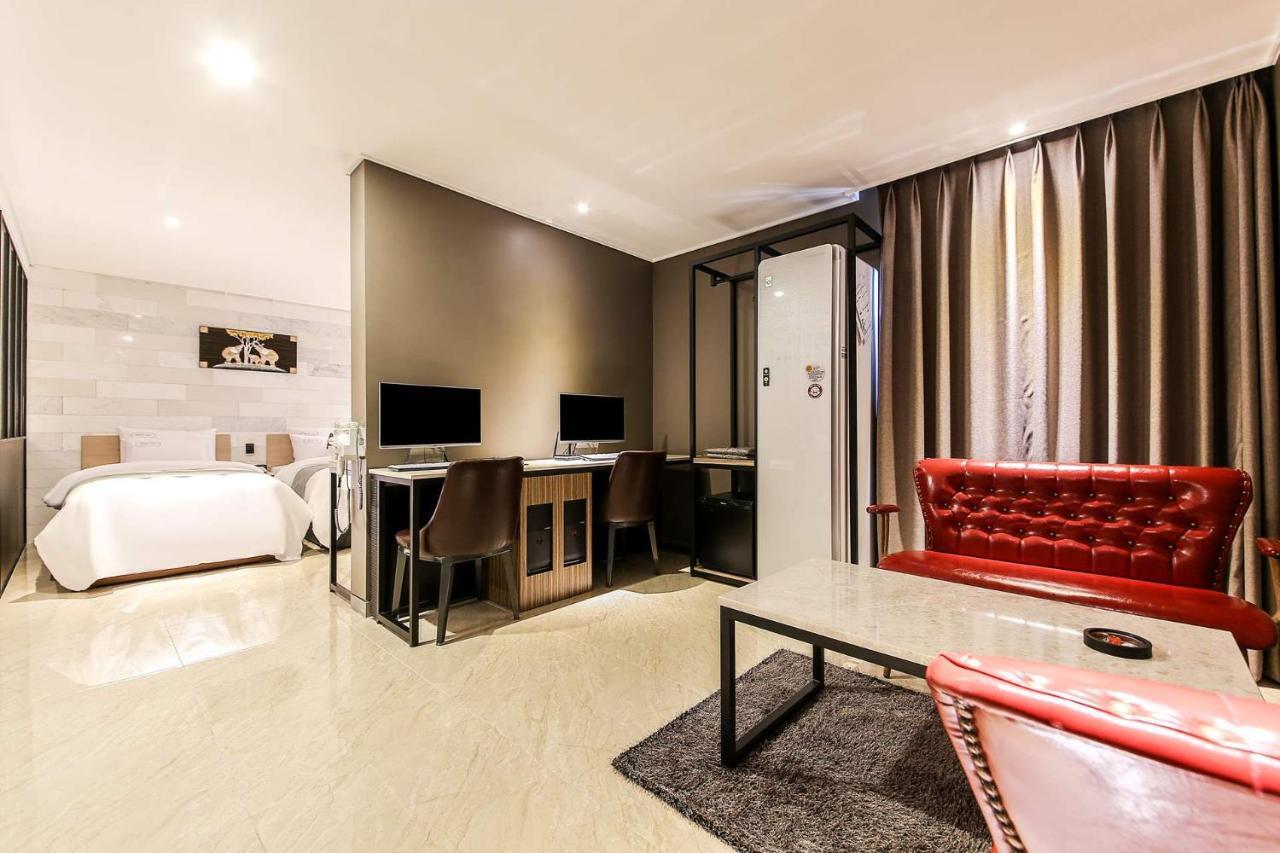 Docking Hotel Kimpho Kültér fotó